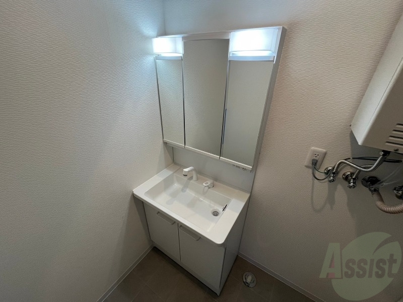 洗面設備　大きくて使いやすそうな独立洗面台になっています。