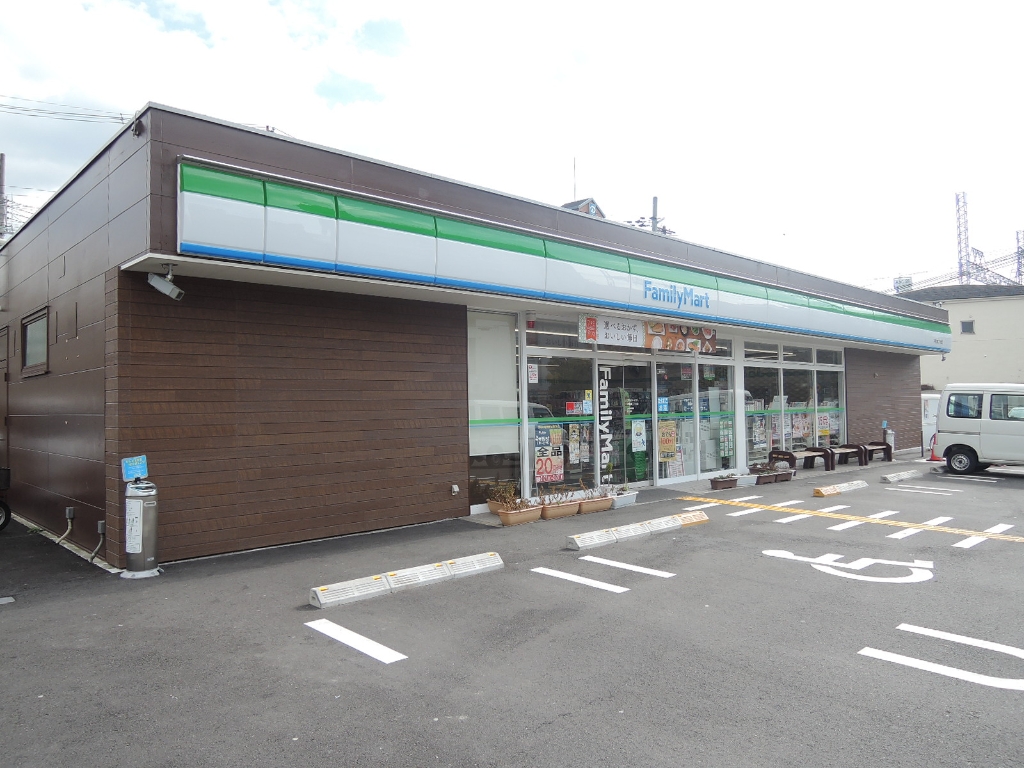 コンビニ　ファミリーマート 岸里東二丁目店（コンビニ）まで212m
