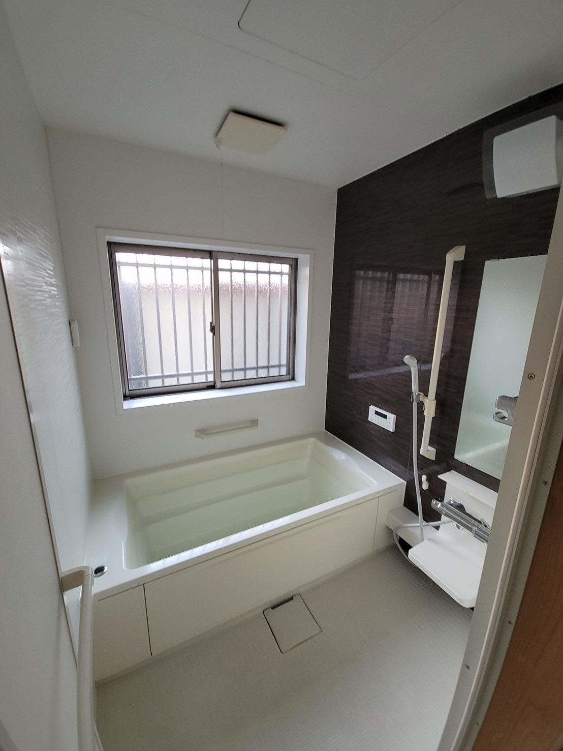 バス・シャワールーム　ゆったりとしたお風呂はクリーニング済、追い炊き付です。