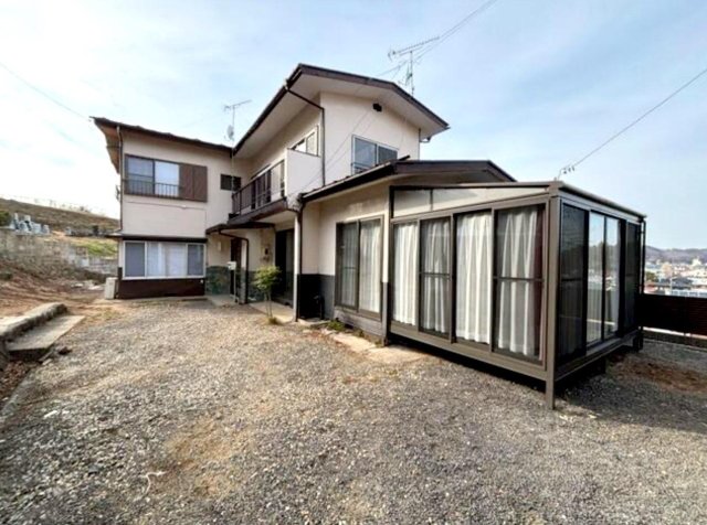 建物外観　建物周りは周囲の視線や音が気にならない広さです。