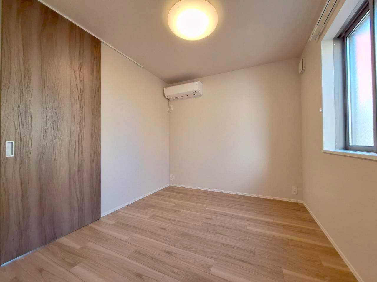 居室・リビング　★洋室５帖★