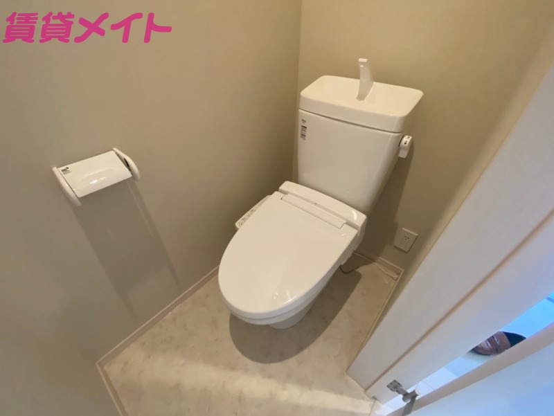 トイレ　同物件の別部屋写真です。