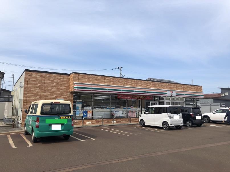コンビニ　セブンイレブン上越稲田店（コンビニ）まで893m