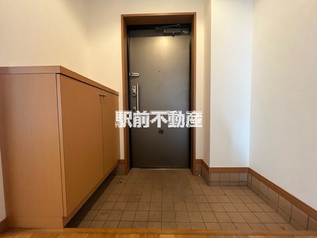 玄関　玄関収納あり