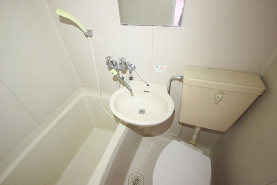 洗面設備　※別号室の写真です