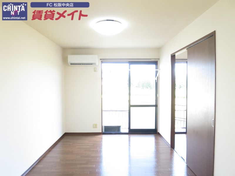 居室・リビング　同型参考写真