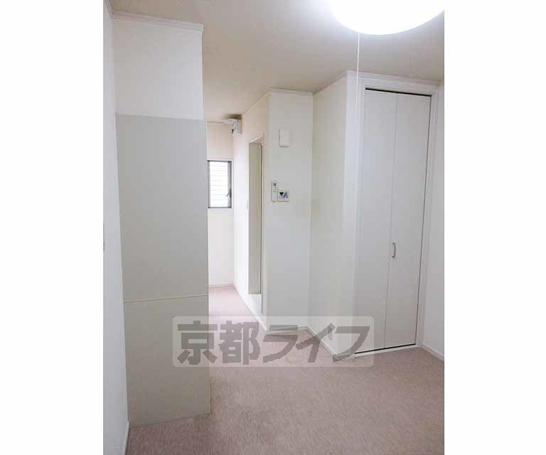 居室・リビング　窓側から見たお部屋です！