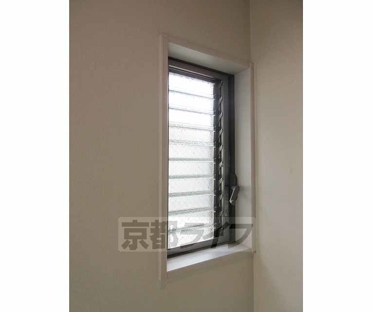 その他部屋・スペース　窓が多くて換気もしやすいです！