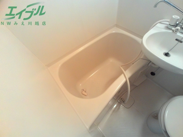 バス・シャワールーム　同物件別部屋写真