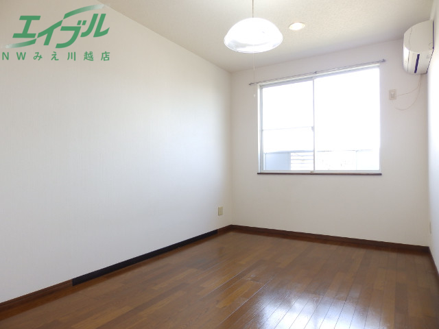 居室・リビング　同物件別部屋写真