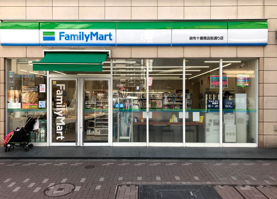 コンビニ　ファミリーマート麻布十番商店街通り店（コンビニ）まで6m