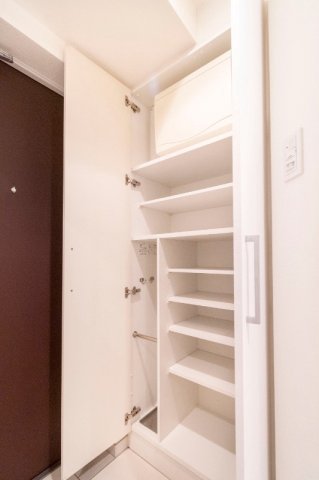 収納　シューズボックス