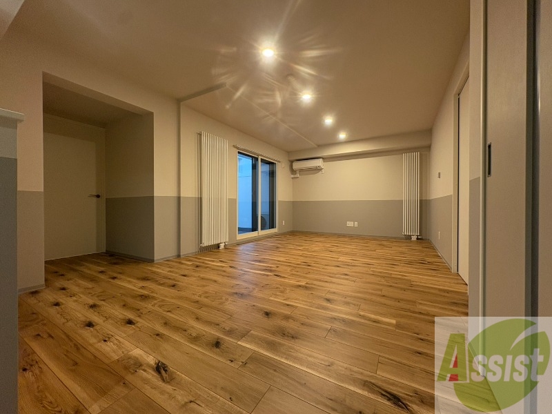 居室・リビング　エアコン付きで快適なリビングになっております！