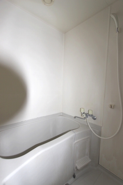 バス・シャワールーム　同物件、別号室のものです。