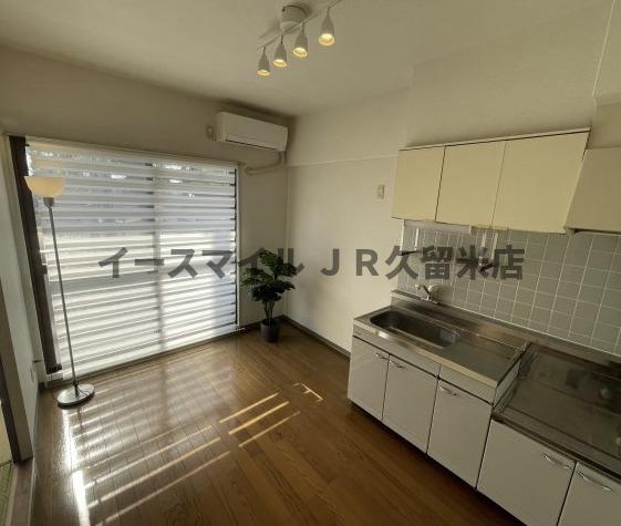 居室・リビング　こちらの居間で趣味の時間をお楽しみください