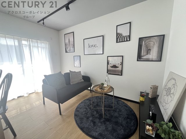 居室・リビング　南向き10帖のリビングです♪