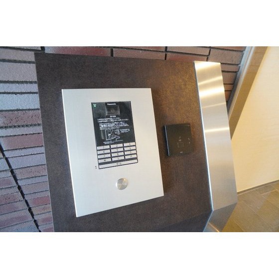 その他　共用エントランスにはオートロックあり