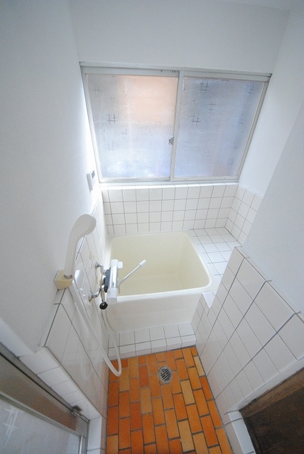 バス・シャワールーム　写真は１０８号室