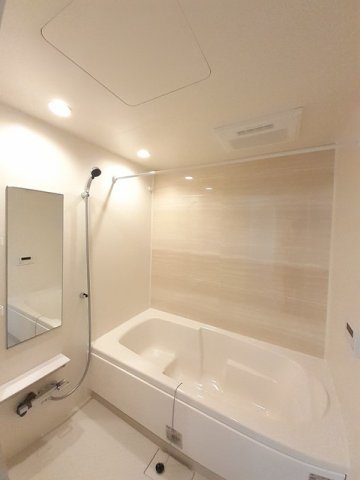 バス・シャワールーム　落ち着いた空間のお風呂です