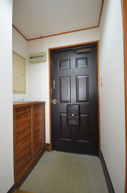 玄関　同物件、別号室のものです。