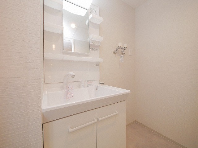 洗面設備　毎日の生活に必須な洗面化粧台付き♪