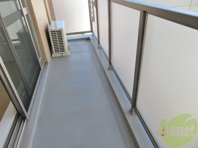 バルコニー　バルコニーもワイドで洗濯物もたくさん干せますね