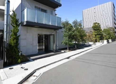 エントランス　落ち着いたエントランスです