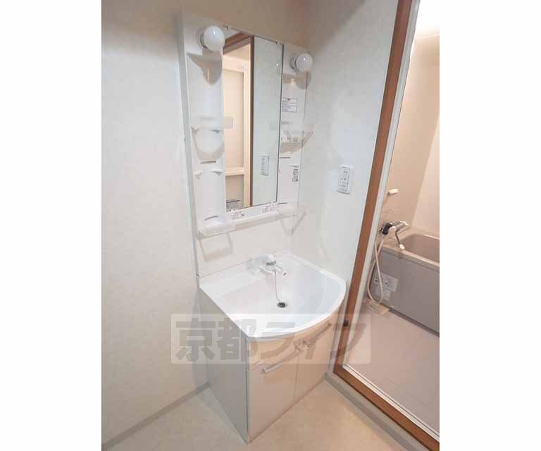 洗面設備　シャンプードレッサー付きです