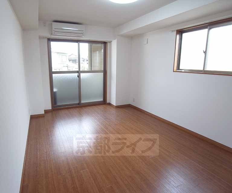 居室・リビング　間取り広めでのびのびとくつろげます