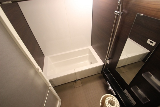 バス・シャワールーム　※別部屋の写真です