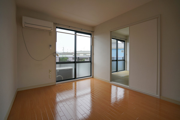 居室・リビング　同じ建物の別の部屋