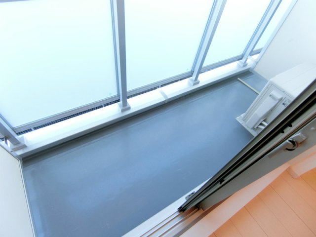 バルコニー　開放的で明るい空間を演出してくれるバルコニーです