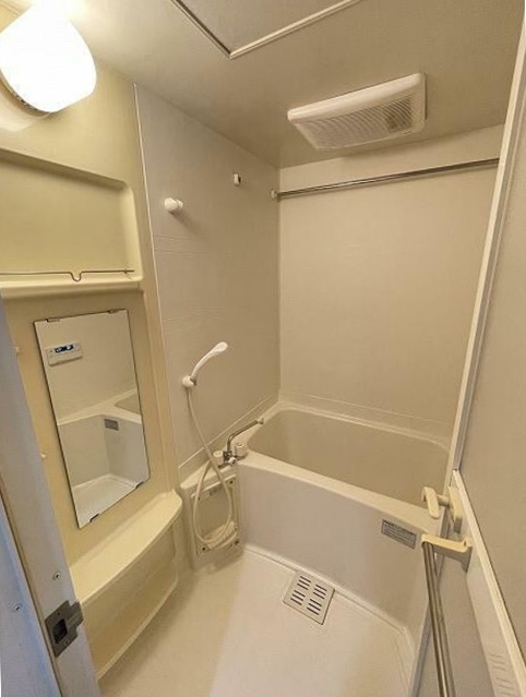 バス・シャワールーム　雨の日でも安心の浴室乾燥機付きです♪