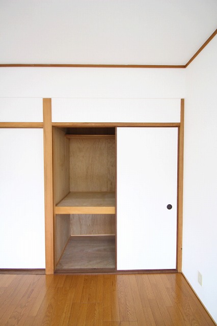 収納　同物件別号室の写真です。