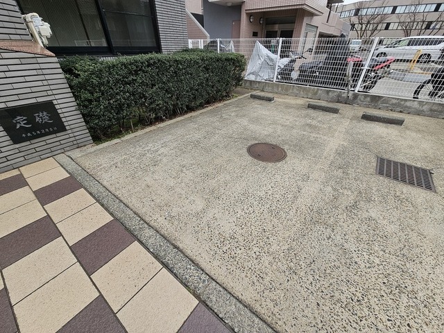 駐車場　平置き駐車場１台無料！