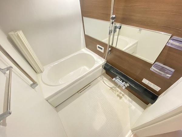 バス・シャワールーム　浴室乾燥機、追焚機能付の広々バスルーム！