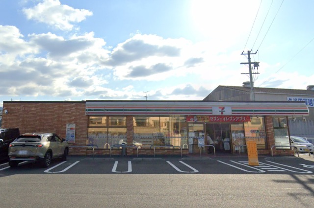 コンビニ　セブンイレブン熊取小谷南店（コンビニ）まで932m