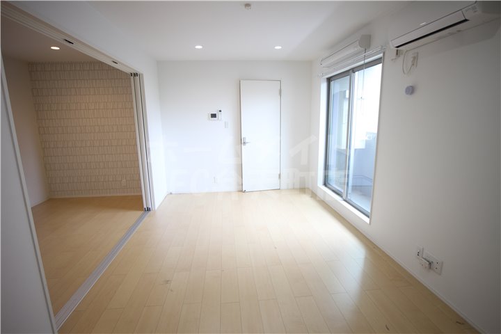 居室・リビング　こちらの居間で趣味の時間をお楽しみください