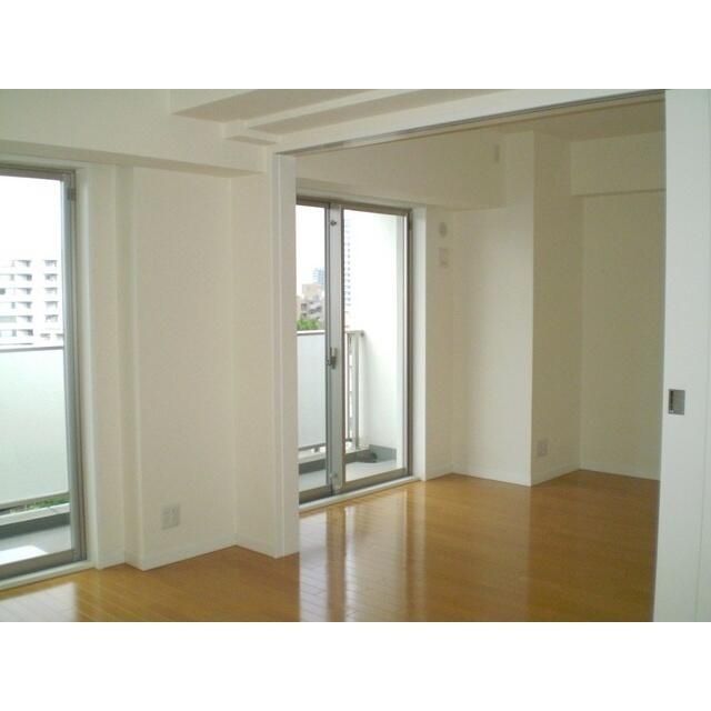 居室・リビング　こちらのリビングで趣味の時間をお楽しみください