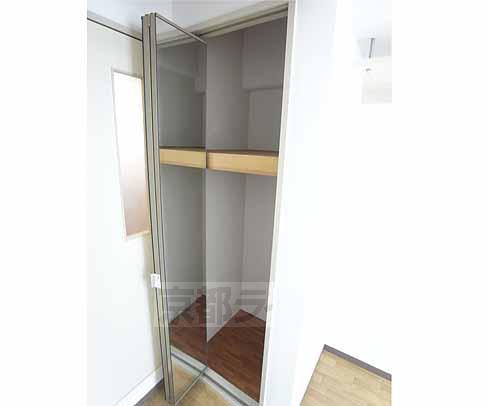収納　ミラー付き収納です