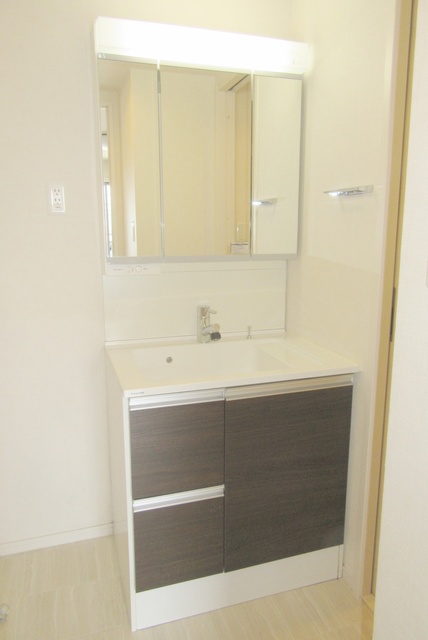 洗面設備　身支度のしやすい独立洗面台です♪