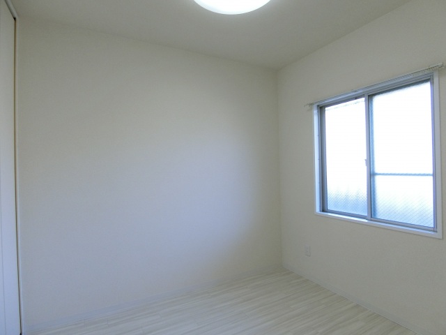 居室・リビング　廊下側4帖洋室