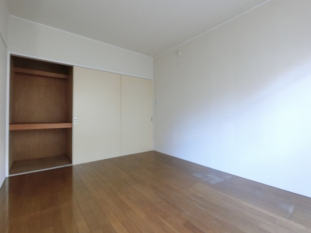 居室・リビング　ベランダ側6帖洋室