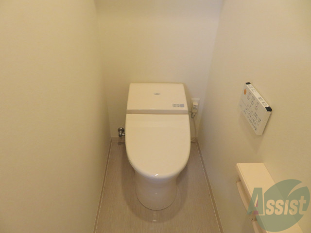 トイレ　シャーーーと洗えるシャワートイレです。しゃーー