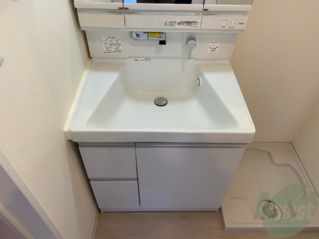 洗面設備　オシャレなシャンプードレッサーです。これまた嬉しいですね