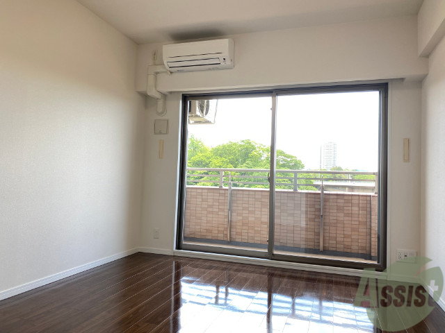 居室・リビング　本格フローリングのお部屋です。横幅もかなりゆったり