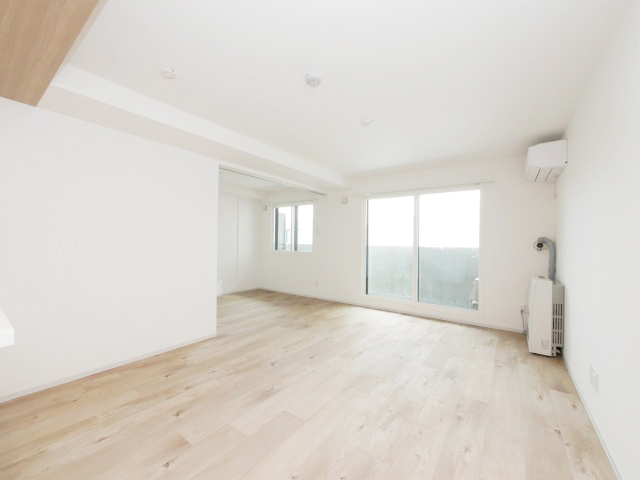 居室・リビング　明るい居間で気持ちまで明るくなりますね！