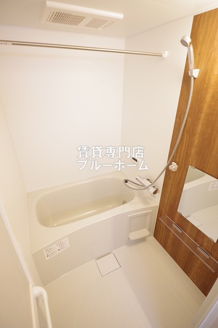 バス・シャワールーム　浴室乾燥機・追い炊き機能付きお風呂です！