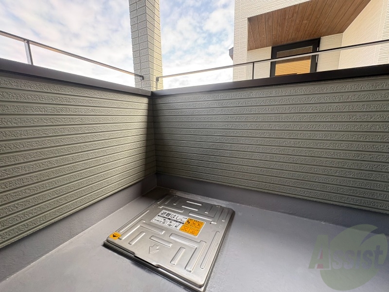 バルコニー　バルコニーは幅があり、広い印象を受けました。