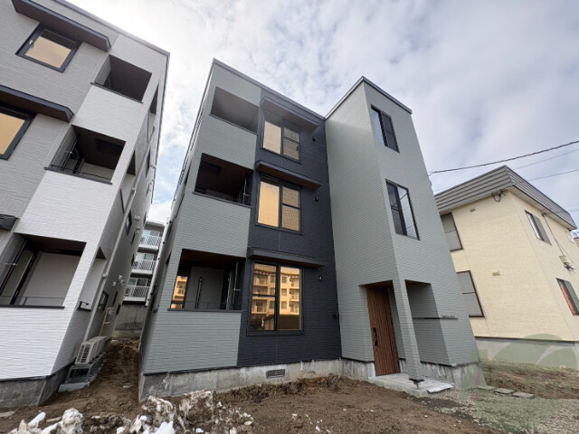 建物外観　外観予想パース　札幌市白石区「Ｍａｌｉｅ　ＦＵＪＩ」